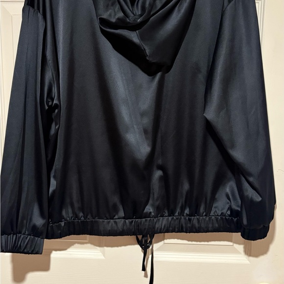 Top - Picture 4 of 4